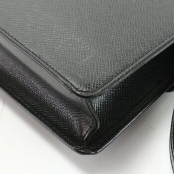 Louis Vuitton Taiga Selenga leather clutch Shoulder bag - Picture 11 of 12